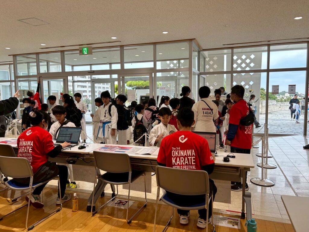 会場入口の風景